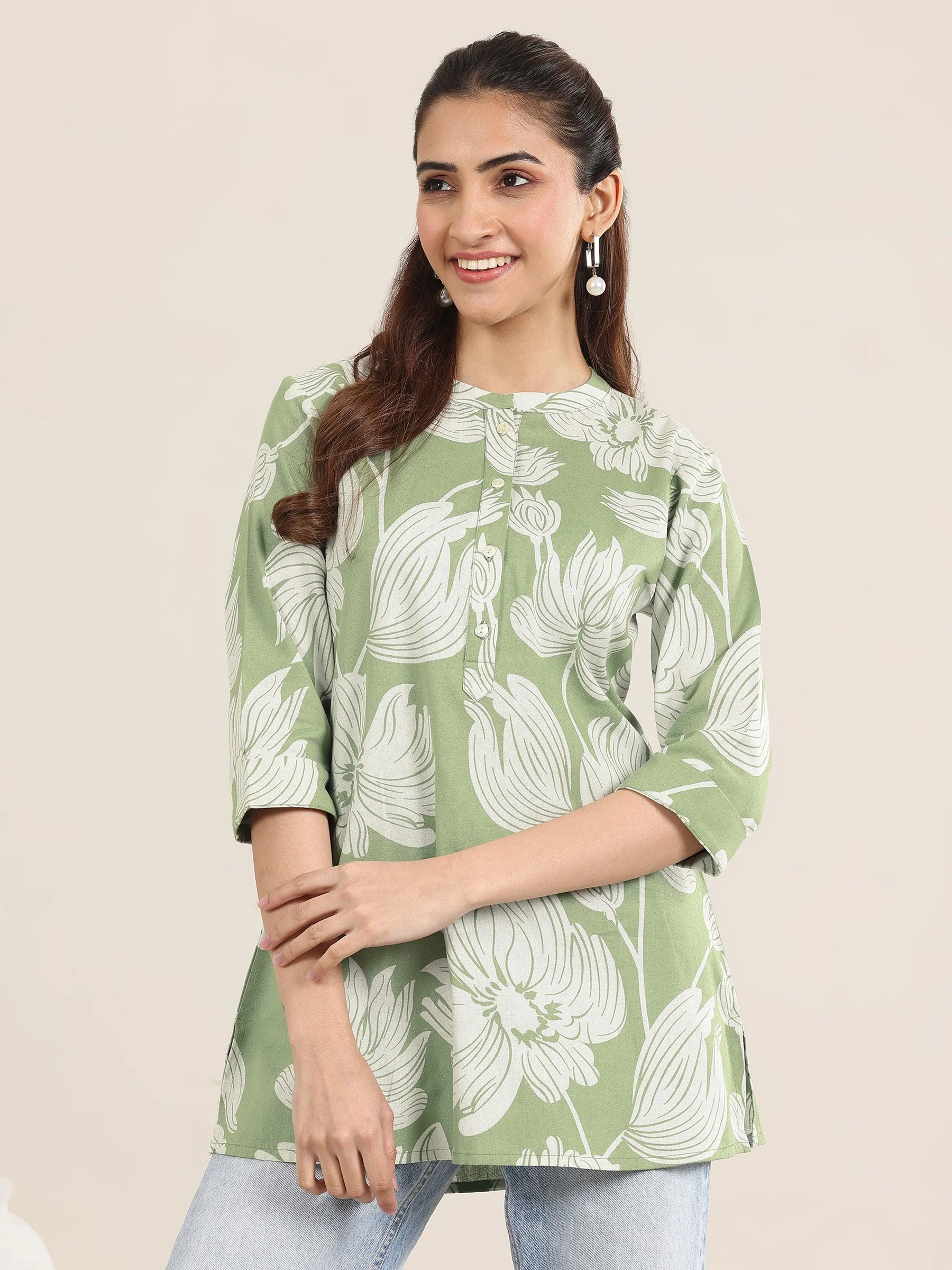 29534_1Main.webp Green Printed Cotton Straight Short Kurti - Image 1